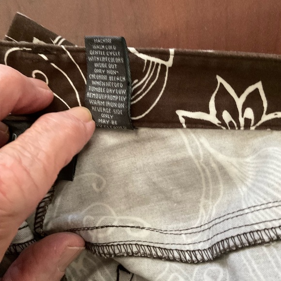 Additions by Chico's Floral Abstract Print Capris Brown Women's 6 (Chico’s 0.5) - Picture 11 of 12